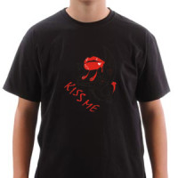  Kiss me