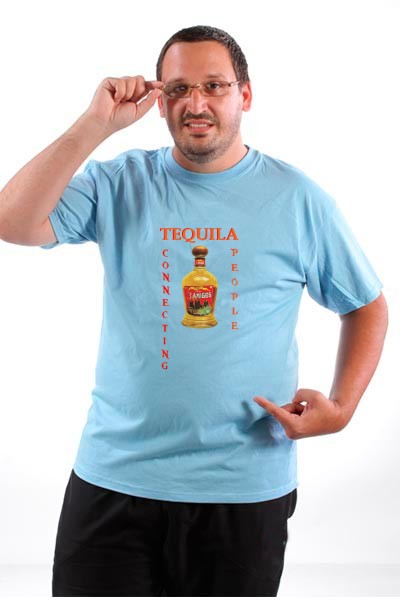 Majica Tequila connecting people.