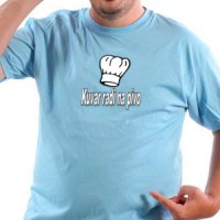 Kuvar radi na pivo majica