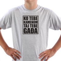 Ko tebe kamenom majica