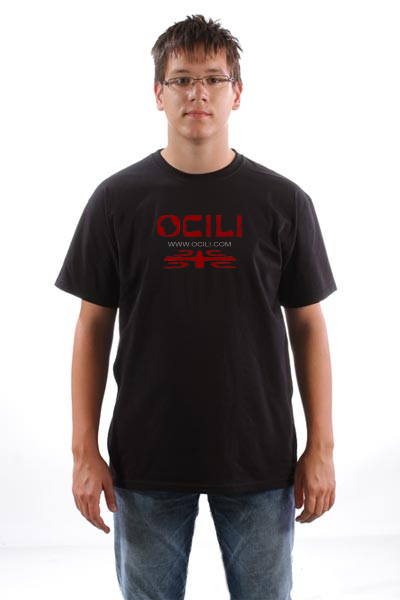 Ocili majica - crna / Majica   portala Ocili.com. Dolazi u  beloj i crnoj boji, marke Fruit Of The Loom, cena majice je 490 din. a po&scaron;tarina je 200 din. po koverti.Ako naručite jo&scaron; 2 majice pored  forumske po&scaron;tarina je BESPLATNA.