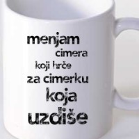Šolja Menjam cimera koji hrče za cimerku koja uzdiše
