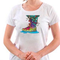 T-shirt The World Is Under Your Feet